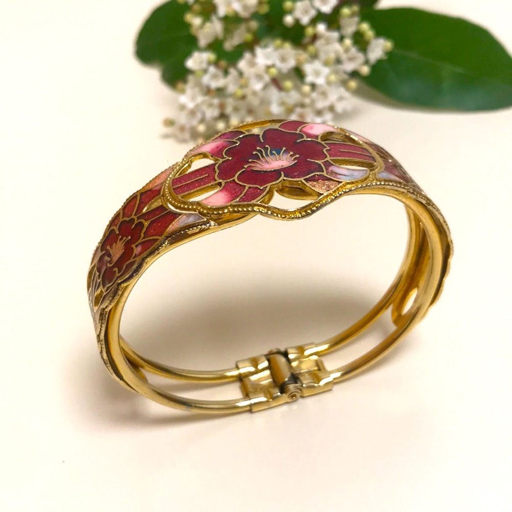 Gold Tone Pink - Flower Cuff 
 🌸🌸🌸